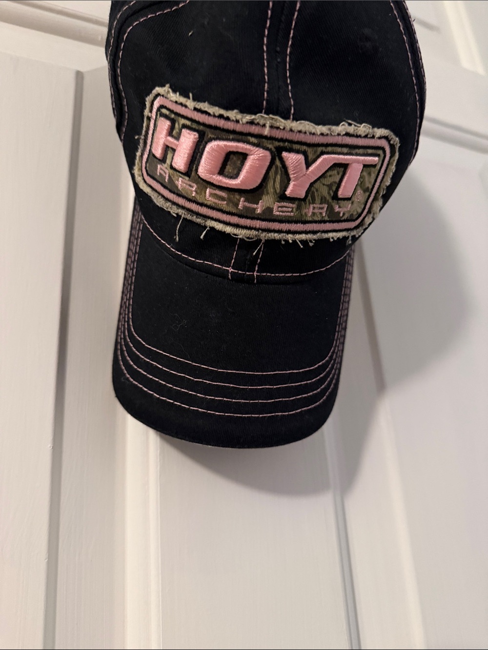 HOYT archery Black & Pink Women’s Baseball Cap
